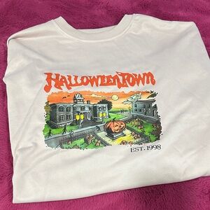 Halloween Town Graphic women’s sweater - light pink